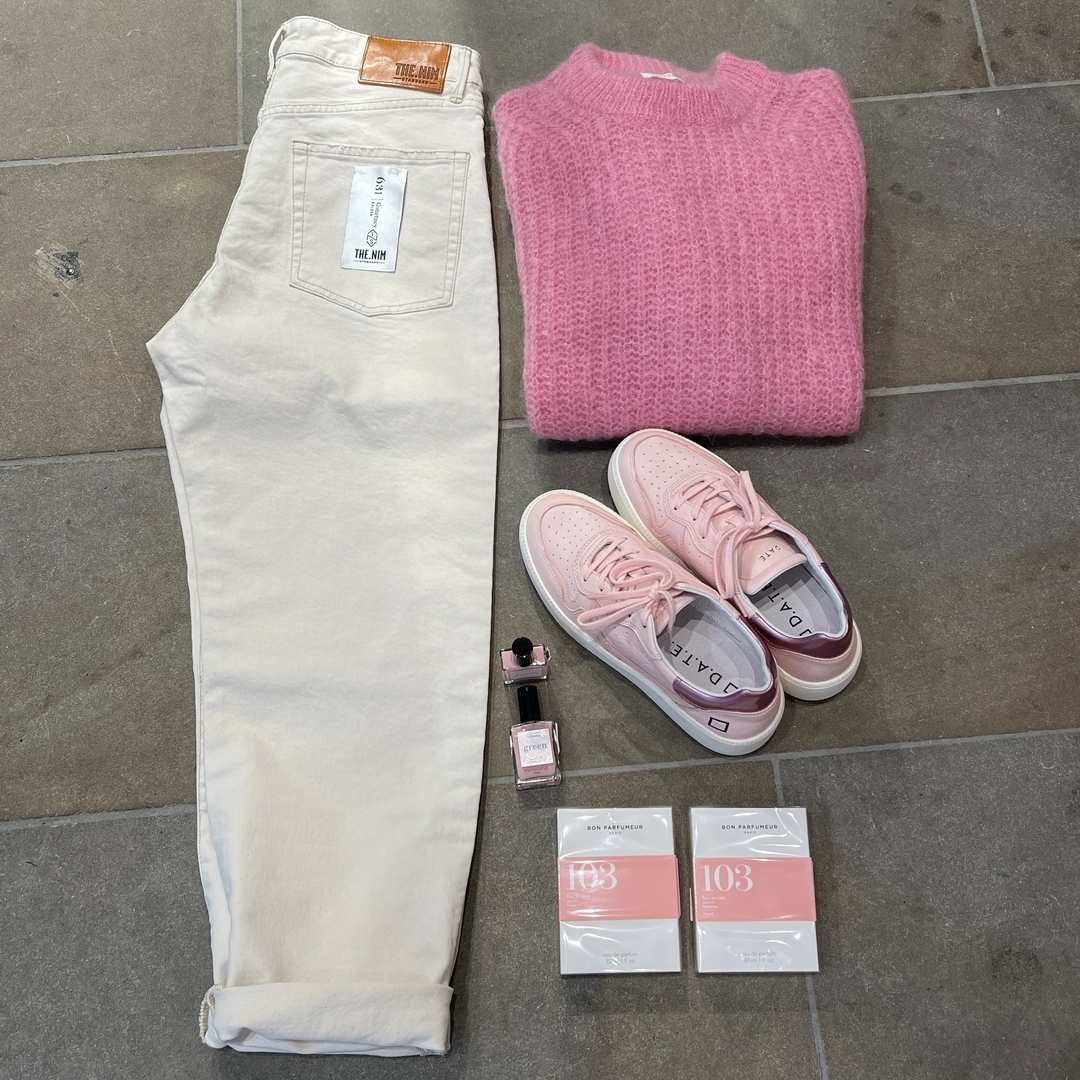 Pretty in Pink. 435529204_1178052160219226_830767339361312522_n
