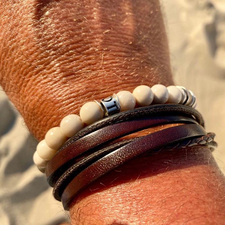 Prähistorisches Material ziert mit diesem Armband 118438911_1692824637550362_5468400520129193056_n