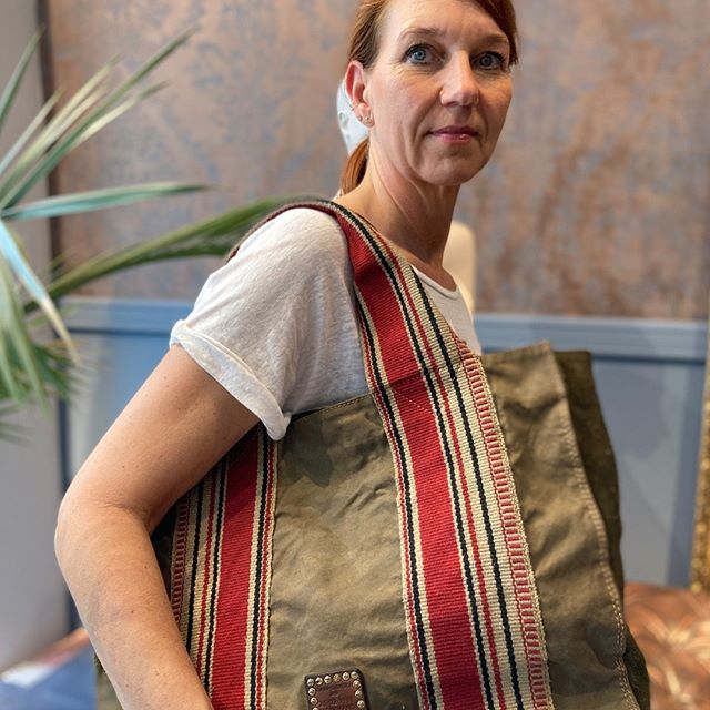 Wenn Jutta shoppen geht, brauch sie eine Tasche 106049326_272502110657423_4741429182856845619_n