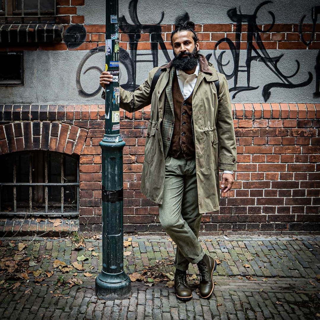 Lässiger Trenchcoat. 464076335_850576707113252_1390548295591191717_n