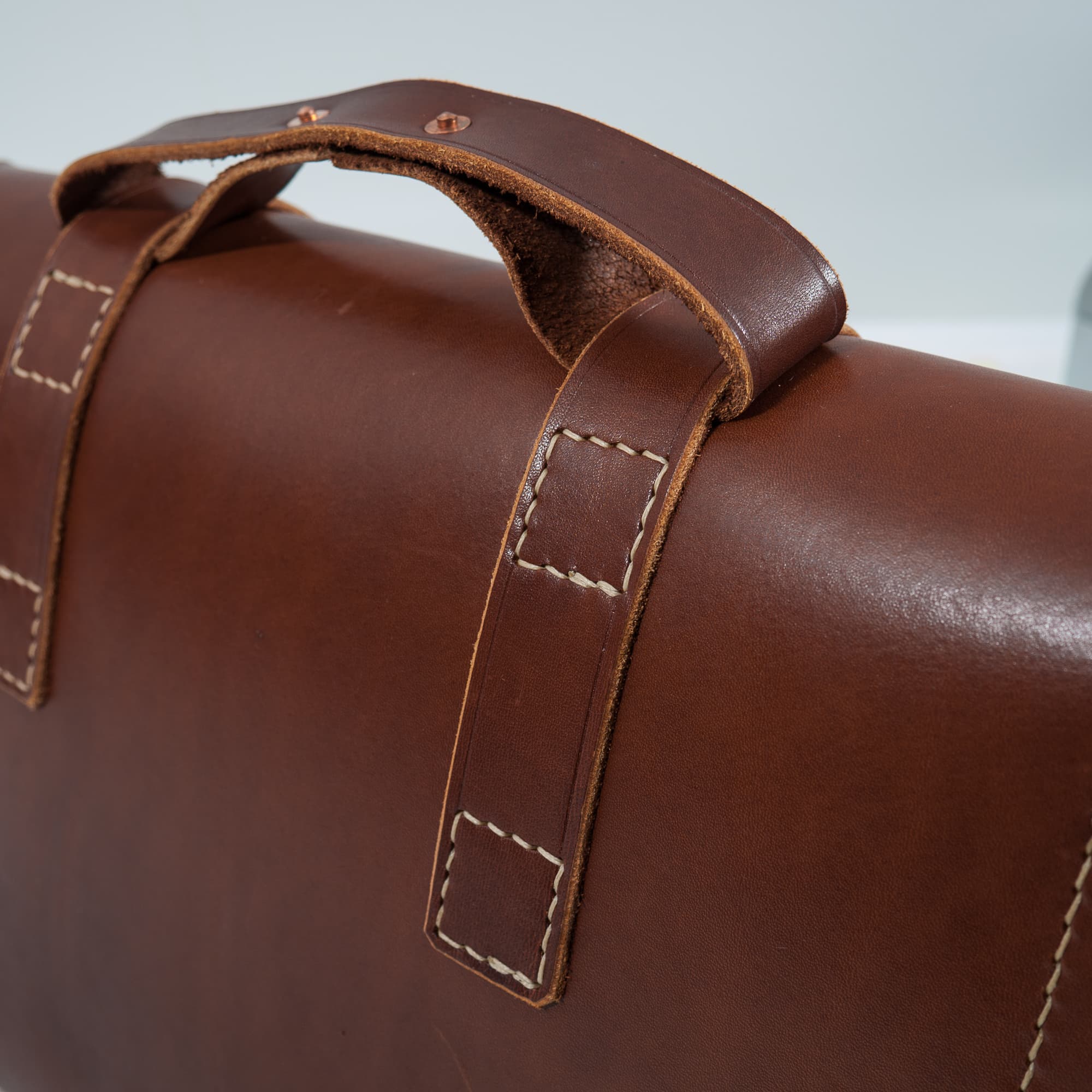 klassische-ledertasche-cognac-10