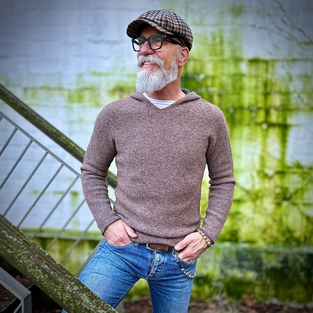Pullover mit zwei Gesichtern. 416300297_871020671473210_5955430311281454195_n