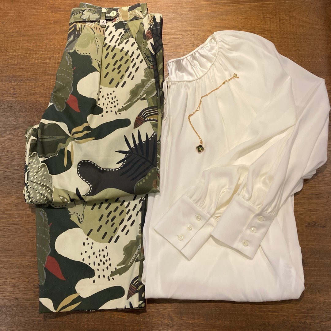 Easy Outfit - Einfach die weiße Seidenbluse von 236512240_197763819046823_908009052104030091_n