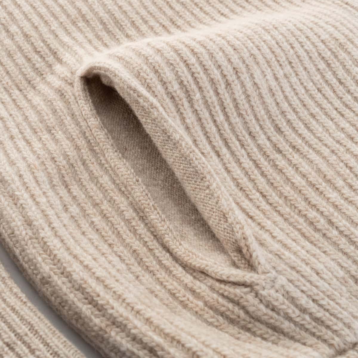 Strickzipperjacke aus Schurwolle