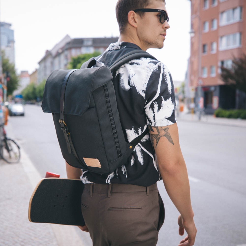 charlie_backpack_midnight_black_black_full04_8719322703385_berlin_series_72dpi charlie_backpack_midnight_black_black_full04_8719322703385_berlin_series_72dpi