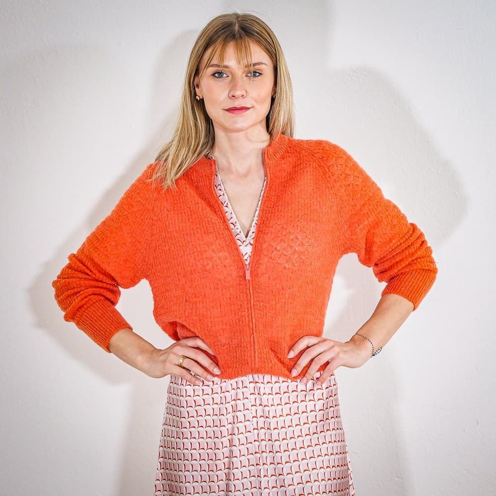 Flauschiger Strick. 429414938_385844474224796_1997375349139514989_n