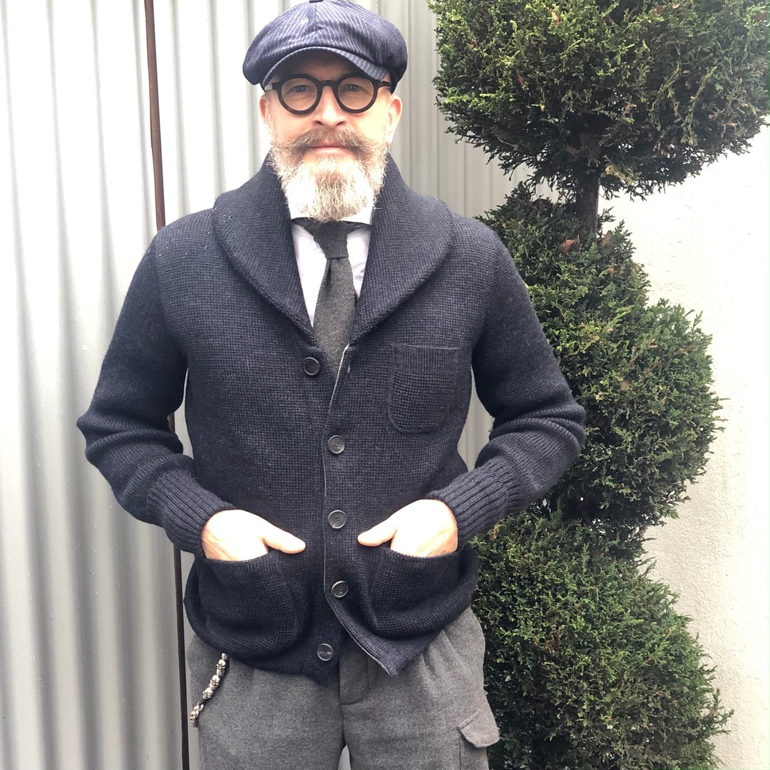 Diese Strickjacke heizt uns jetzt ein. 140783718_423508295731255_3951261334971442541_n