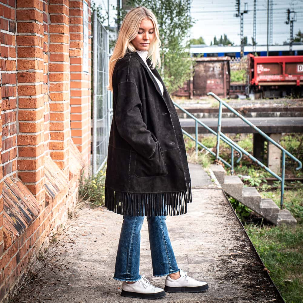 Ledermantel mit Stil. 304884913_552582316669111_3738828093578454041_n