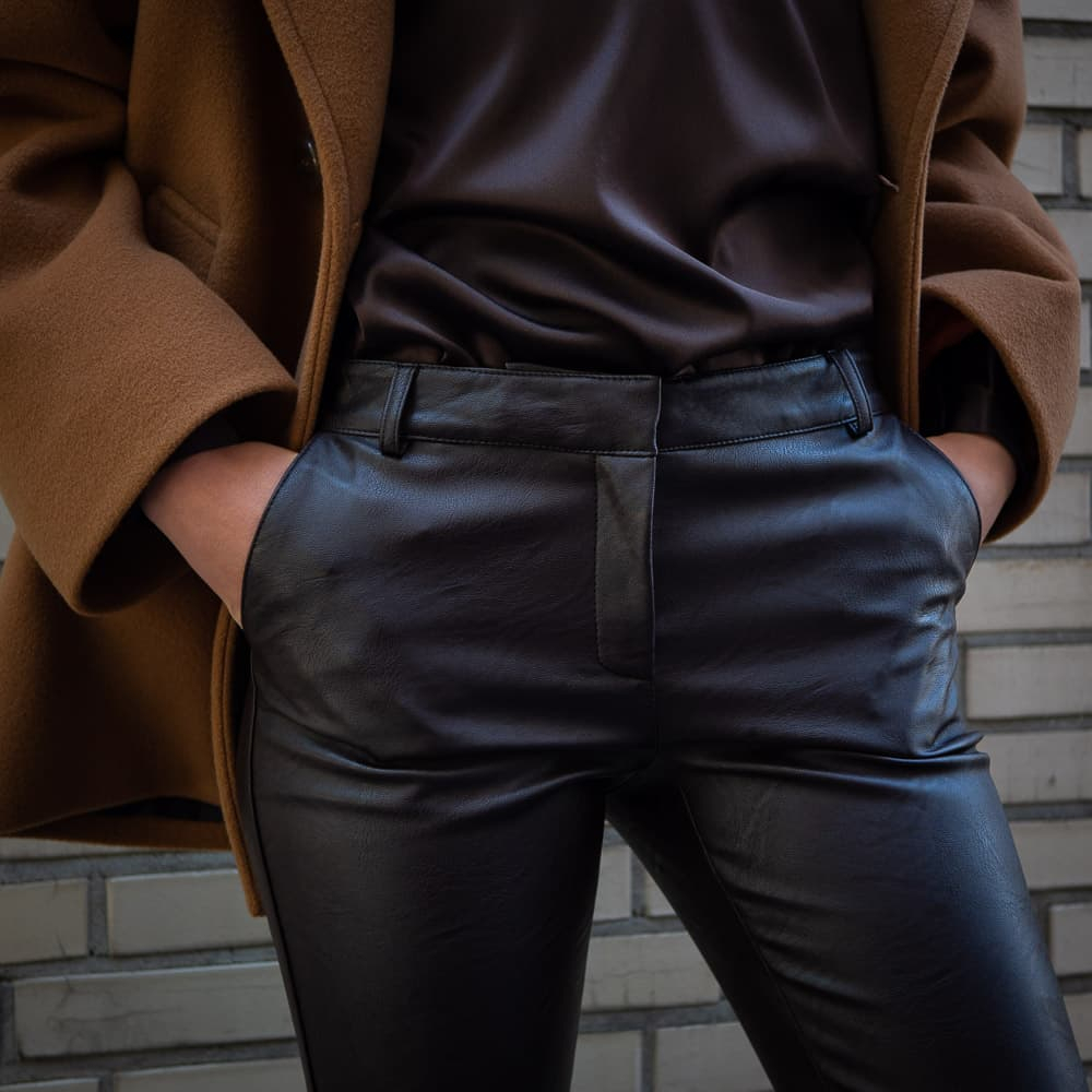 Neue Wege-Hose. 328422444_577686050584060_1344719373463060068_n