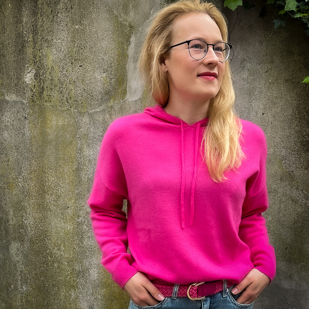 Aufmerksamkeits-Hoodie. 347797514_1186111485393260_2360768458423721084_n