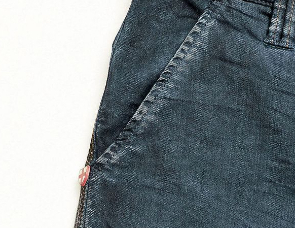 Paulo-pavia-super-oil-trousers-greypin-franz-taschen2 paulo-pavia-super-oil-trousers-greypin-franz-taschen2