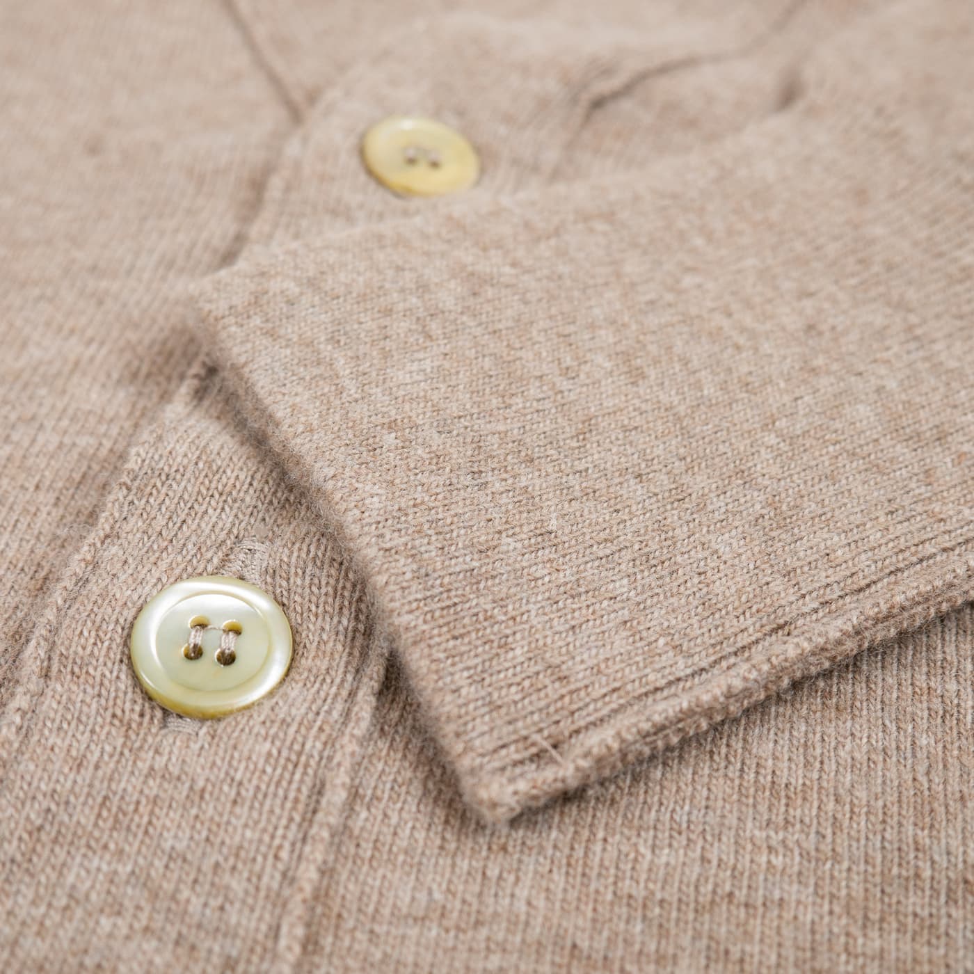 william-lockie-gordon-cardigan-dark-natural-2-von-4-2 william-lockie-gordon-cardigan-dark-natural-2-von-4-2