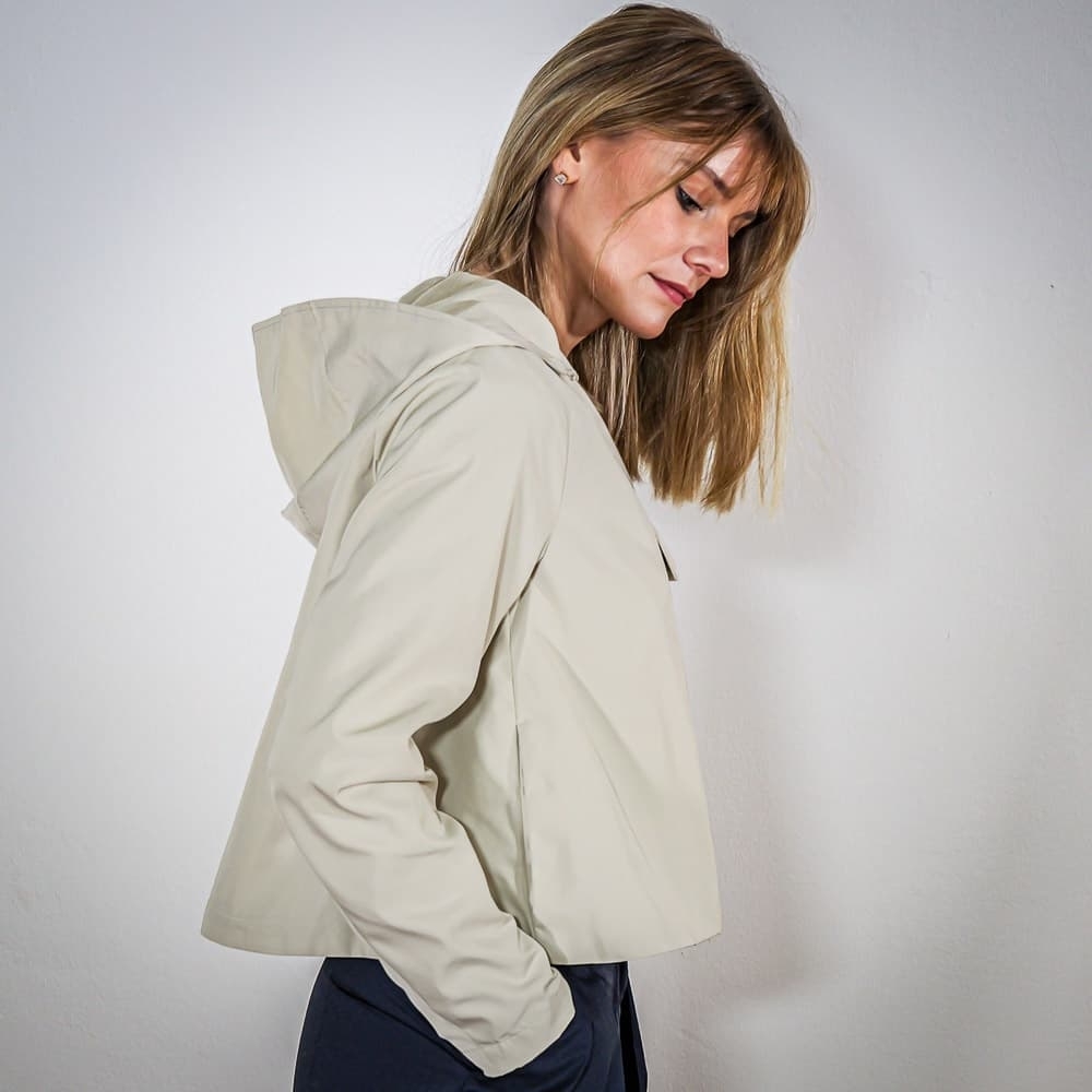 Schicke Kurz-Jacke. 436709151_2463170123892562_4558583689588433799_n