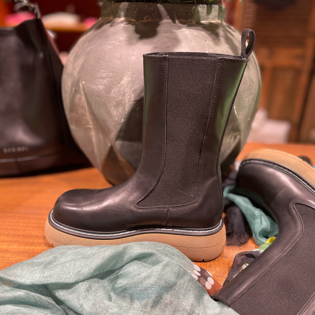 Mehr Combat-Boots geht nicht. 340324395_6027155604045035_2359566135595105883_n