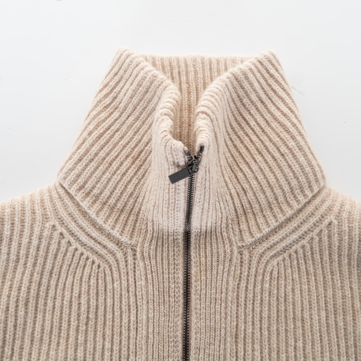 Strickzipperjacke aus Schurwolle