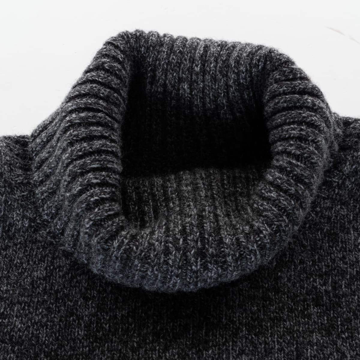 Strickrolli aus Schurwolle & Kaschmir