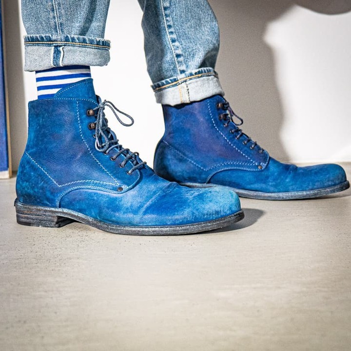 Put on my blue suede shoes . 368574957_1020986302678554_9137419689294646935_n