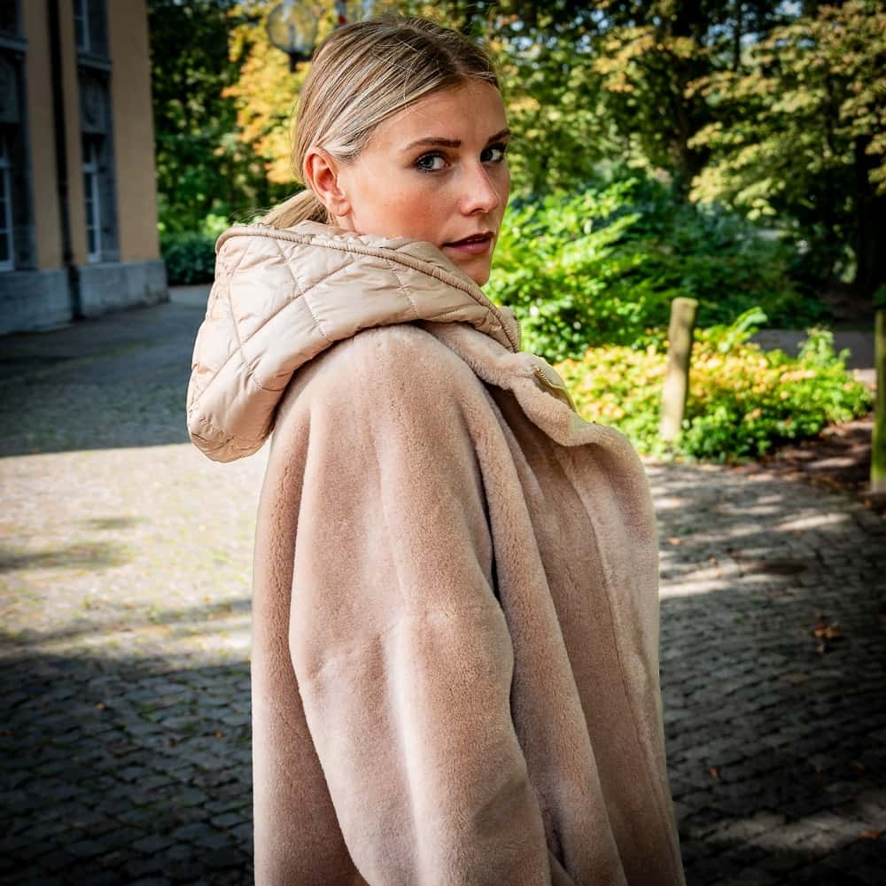 Der Kuschelfaktor bei einer Jacke für den Winter 404569245_889825272231122_4026032137474197156_n