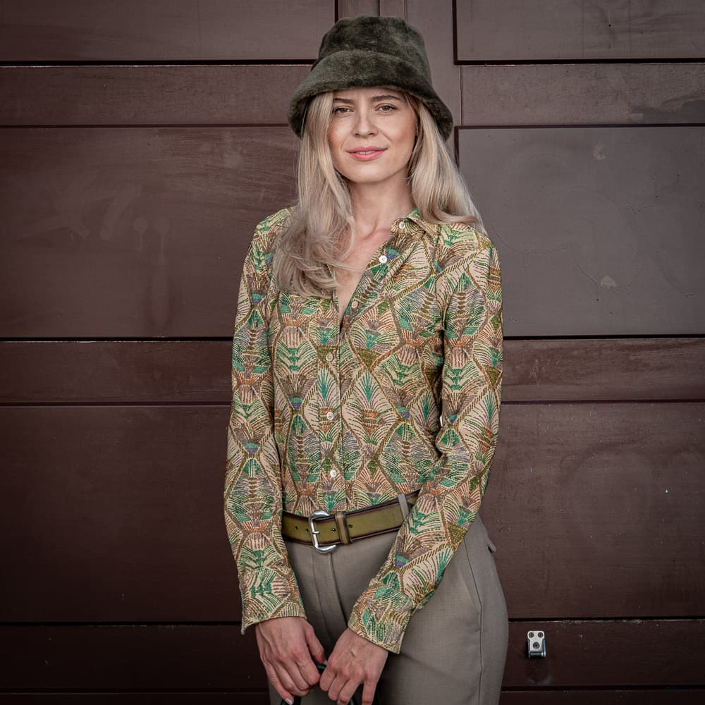 Retro-Style Bluse. 385123102_138356086026038_3259500019719324700_n