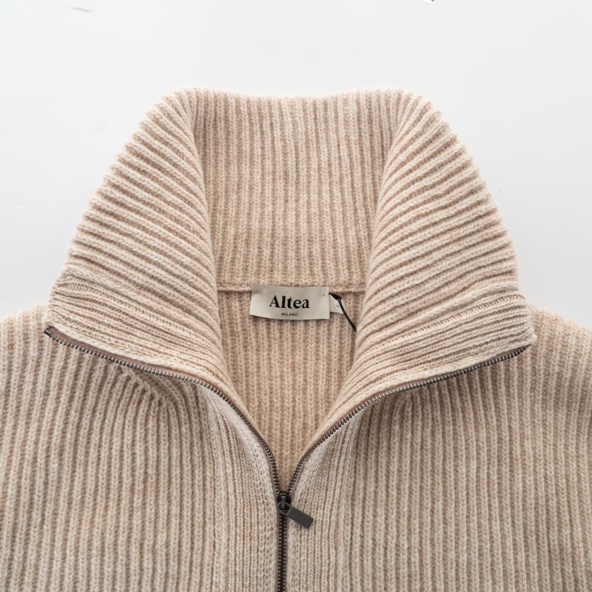 Strickzipperjacke aus Schurwolle