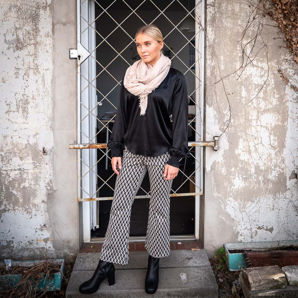 Coole Retro-Pants. 336466436_720857843101629_8299259241049703537_n